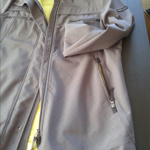 Coats - Picture 7 of 8